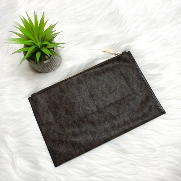michael Kors XL Zip Brown Monogram Clutch - Picture 5 of 8